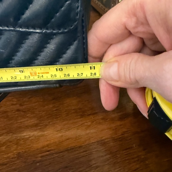 💗Quilted Genuine Leather Chevron Flap Bag 11” wide❤️ - Picture 9 of 16